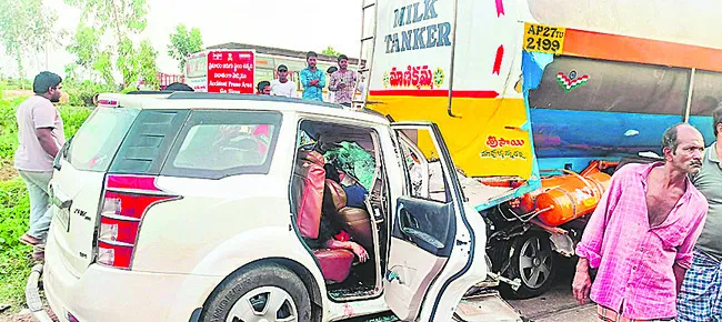 రహదారిపై మృత్యుఘోష