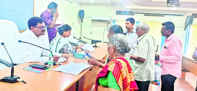 ప్రజావాణి అర్జీలపై అలసత్వం వద్దు 