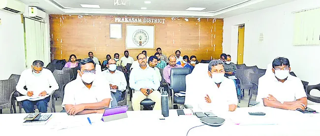 పెద్ద ఎత్తున మొక్కలు నాటాలి 