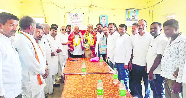 ఉత్తమ కార్యదర్శిగా నర్సింలు 