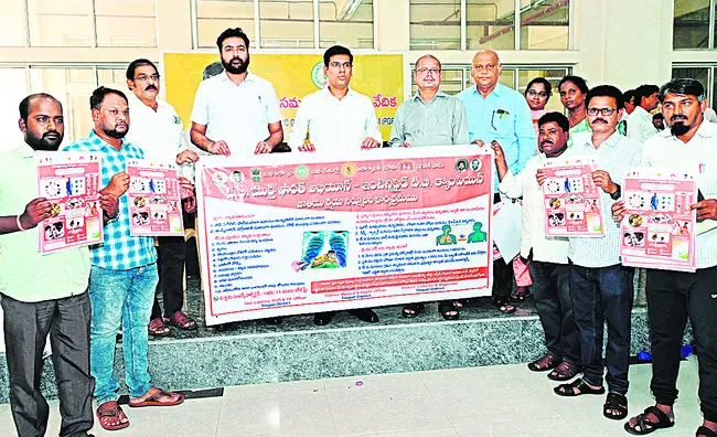 పోస్టర్ల ఆవిష్కరణ