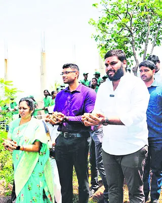 విత్తన బంతులతో సామాజిక వనాలు 