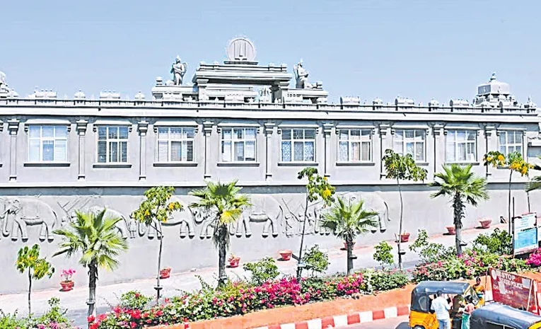 యాదగిరిగుట్ట క్షేత్రానికి  భద్రత ఏది? 
