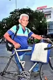 70 Year old surat textile tycoon suresh jariwala  pedals 40km daily on 3-decade-old cycle1