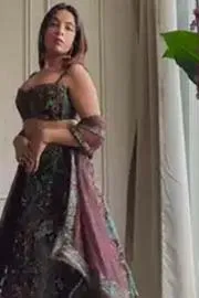 Delhi woman turns 20-kilo bedsheet into a pretty custom lehenga5