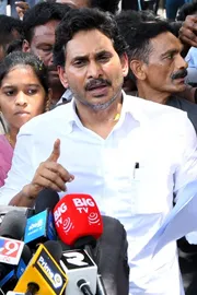 Tenali Tour: YS Jagan Calls On Vennupotu Dinam4