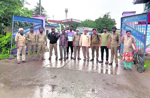 వెంటనే అరెస్టు చేయాలి
