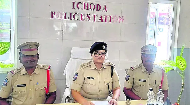 నకిలీ ధ్రువపత్రాల కేసులో ముగ్గురు అరెస్ట్