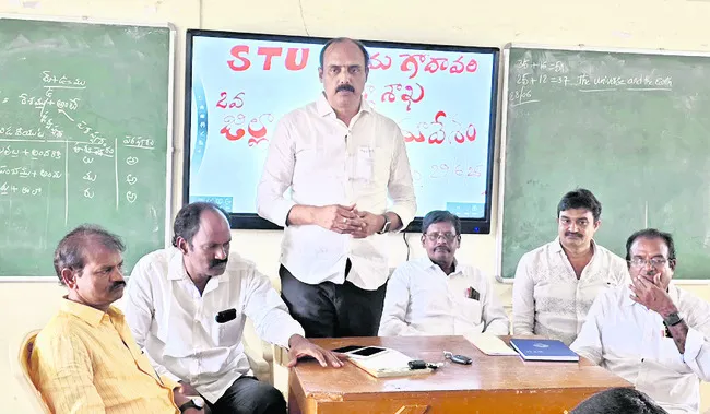 ఉపాధ్యాయులకు బకాయిలు చెల్లించాలి