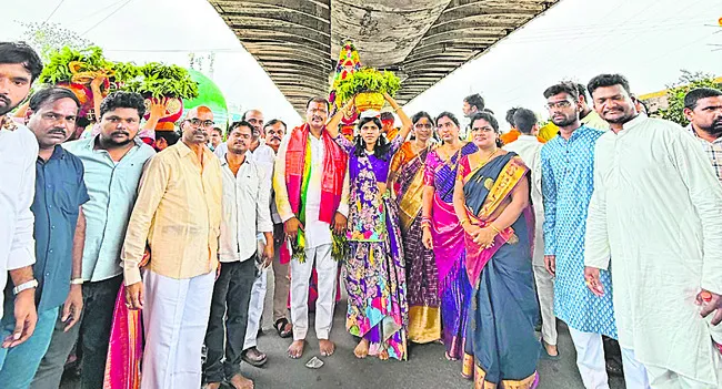 కనకదుర్గమ్మకు జోడు బోనాలు