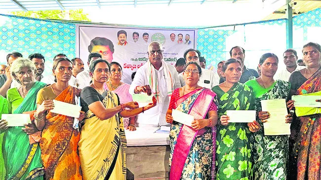 అర్హులందరికీ సంక్షేమ ఫలాలు