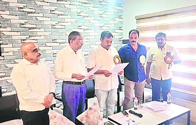 వ్యాపారవర్గాల అభ్యున్నతికి ప్రభుత్వం చేయూత