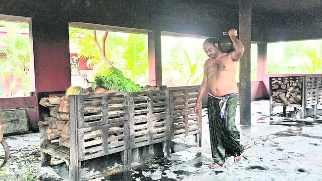 పేగు బంధం కాదన్నా.. మానవత్వం చాటి..