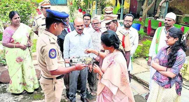 చట్టాలపై అవగాహన అవసరం
