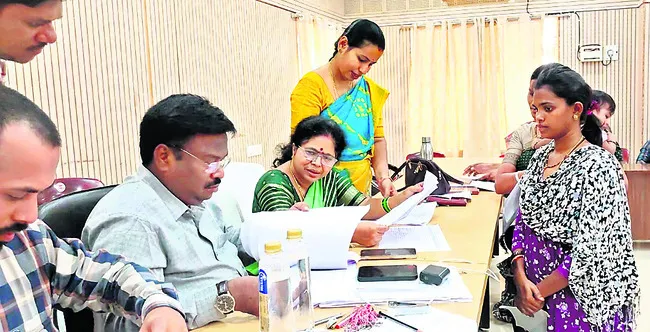 కాల్ సెంటర్ 1100 సేవలు వినియోగించుకోవాలి