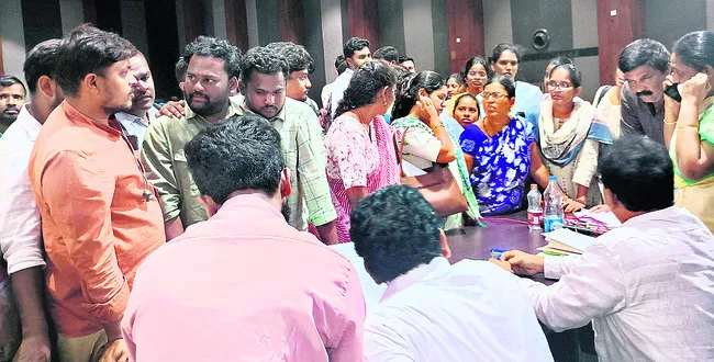 ఒకటి మంత్రికి.. రెండోది ఎమ్మెల్యేకు!