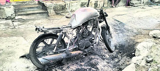 బైక్ దగ్ధం