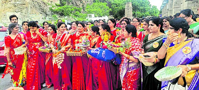 వైభవంగా సుభద్రమ్మశోభాయాత్ర