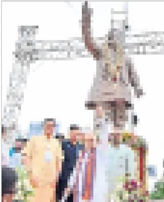 డీఎస్ విగ్రహాన్ని ఆవిష్కరించిన అమిత్షా