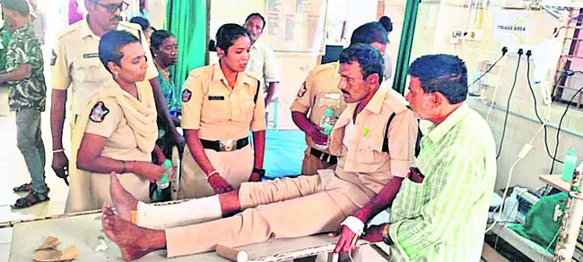 బైకుతో హోంగార్డును ఢీకొన్న మైనర్ బాలుడు’