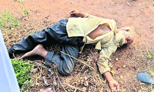 ఆటో ఢీకొని గుర్తు తెలియని వ్యక్తి మృతి
