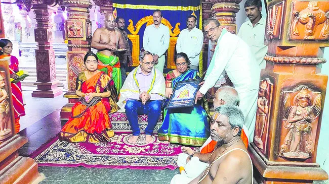 లక్ష్మీ నృసింహుని సన్నిధిలో రాష్ట్ర ఎన్నికల కమిషనర్