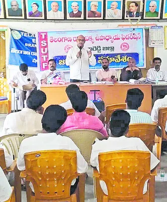 నూతన పీఆర్సీని వెంటనే అమలు చేయాలి