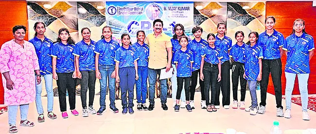 మహిళా క్రికెటర్లకు మరింత ప్రోత్సాహం