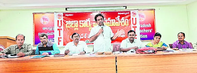 ప్రభుత్వ బడిని కాపాడుకుందాం