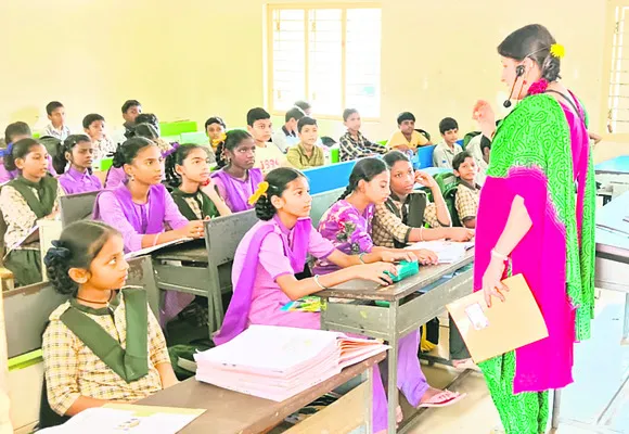 ఉపాధ్యాయులకు సర్దు‘పోటు’