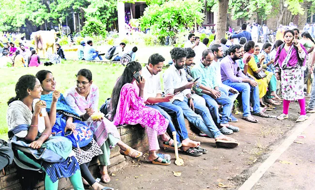 సర్వేయర్ల ఆందోళన