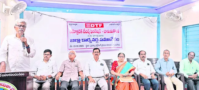 పాఠశాలలను సెమీ రెసిడెన్షియల్స్గా మార్చాలి
