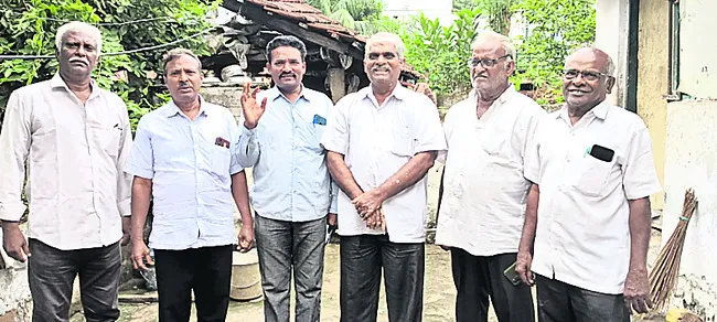 పరిహారాన్ని నగదు రూపంలో ఇవ్వాలి 