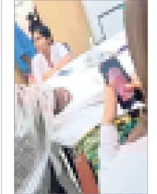 రోగులను గాలికొదిలేసి.. క్యాండీ క్రష్‌గేమ్‌ 
