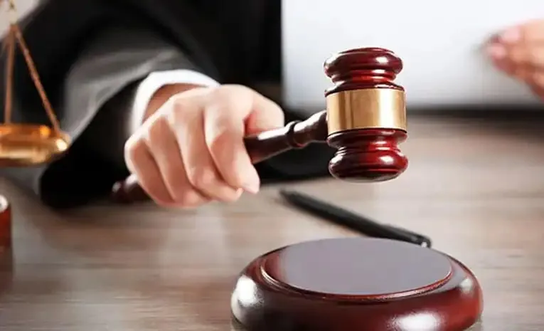 HC scraps domestic violence charges against mother and son