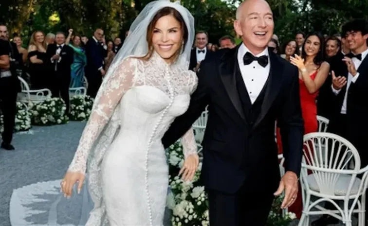 After Marrying Jeff Bezos Lauren Sanchez Instagram Posts Changes Name