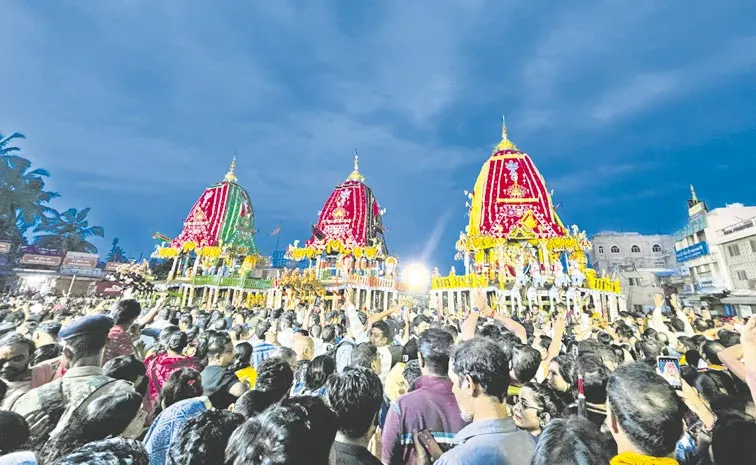 Puri stampede: Three dead and over 50 injured during Jagannath Rath Yatra3
