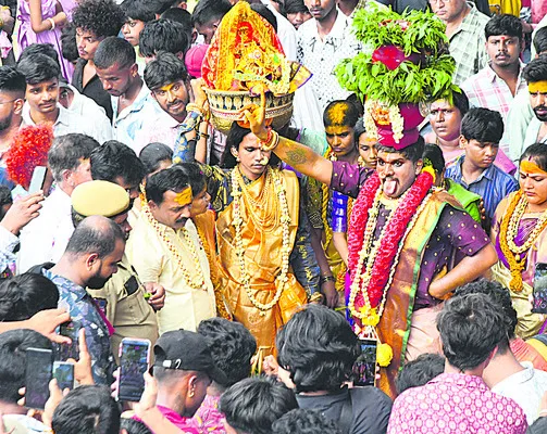 ఘనం..