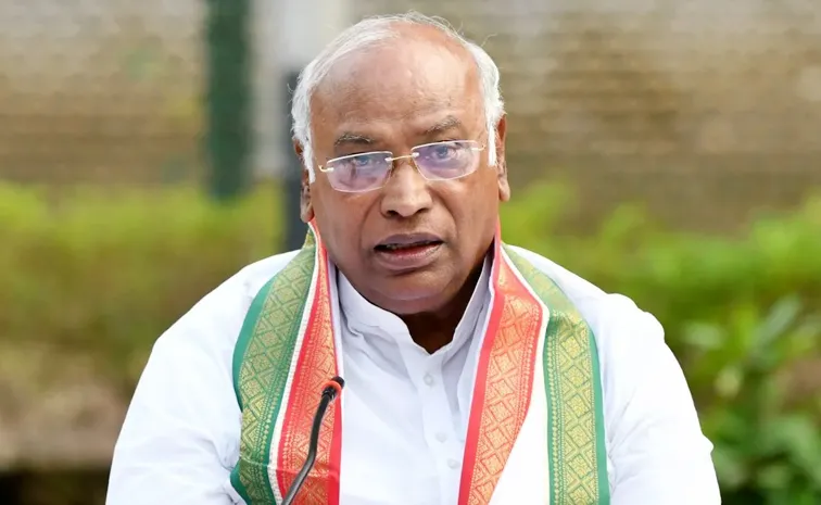 Will CM Change In Karnataka Kharge gives high command hint