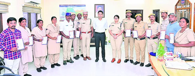 ● ప్రైవేట్‌ ఆస్పత్రుల్లో ఉచిత ఓపీ సేవలు ● ఎస్పీ అఖిల్‌ 