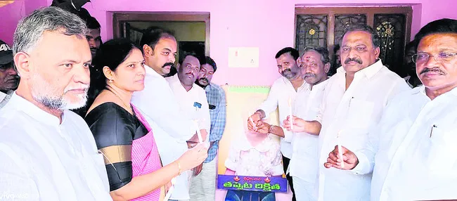 ఇంటింటికీ మద్యం సరఫరా ఘనత బాబుది