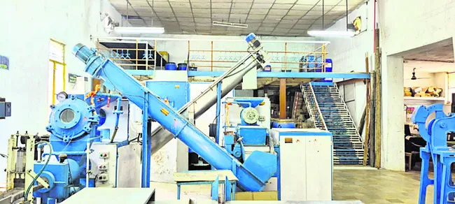 సోప్‌ యూనిట్‌ మూత..ఉపాధి దూరం