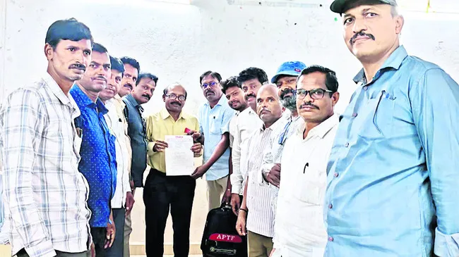 ఏదీ సమాచారం.. ఇదేం ఘోరం!