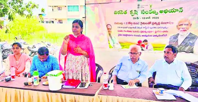 నూతన వంగడాల వైపు  రైతులు మొగ్గు చూపాలి 
