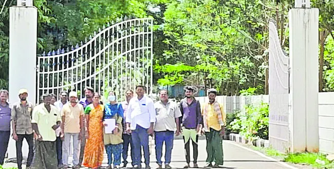 మోసగించిన వారిపై చర్యలు తీసుకోండి 