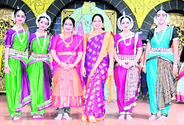 అలరించిన కూచిపూడి నృత్య ప్రదర్శన 