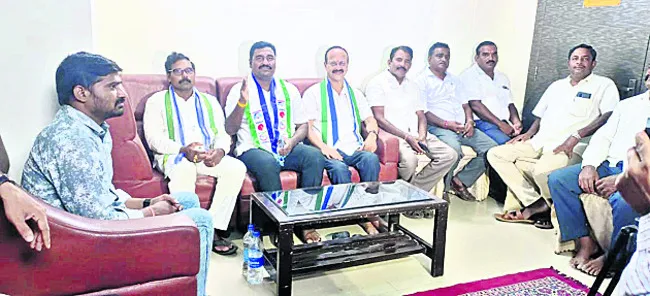 వెన్నుపోటు బాబుకు ప్రజలే బుద్ధి చెప్పాలి 