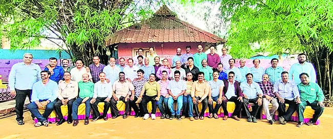 న్యాయ విద్యార్థుల అ‘పూర్వ’ కలయిక 