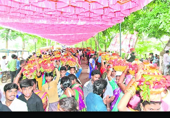 అంబరాన్నంటిన మోదకొండమ్మ సంబరం 