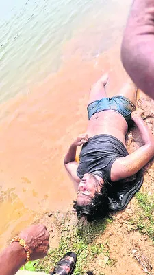 ‘పాలగెడ్డ’లో జారి యువకుడి మృతి 